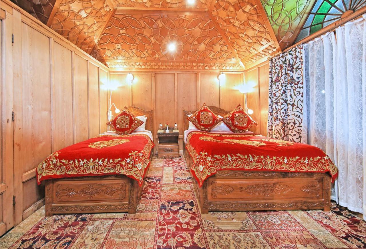 Kolu Group Of Houseboats Hotel Srinagar  Exterior photo