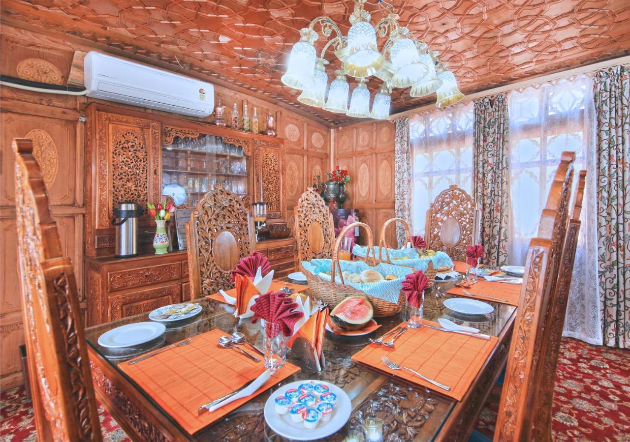 Kolu Group Of Houseboats Hotel Srinagar  Exterior photo