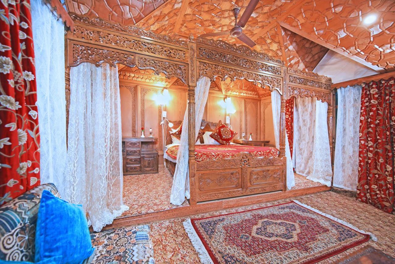 Kolu Group Of Houseboats Hotel Srinagar  Exterior photo