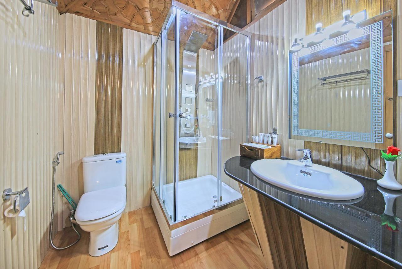 Kolu Group Of Houseboats Hotel Srinagar  Exterior photo