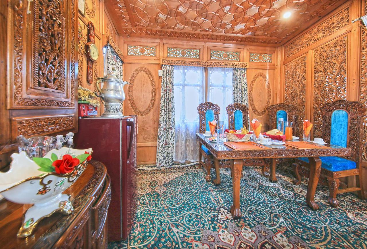 Kolu Group Of Houseboats Hotel Srinagar  Exterior photo