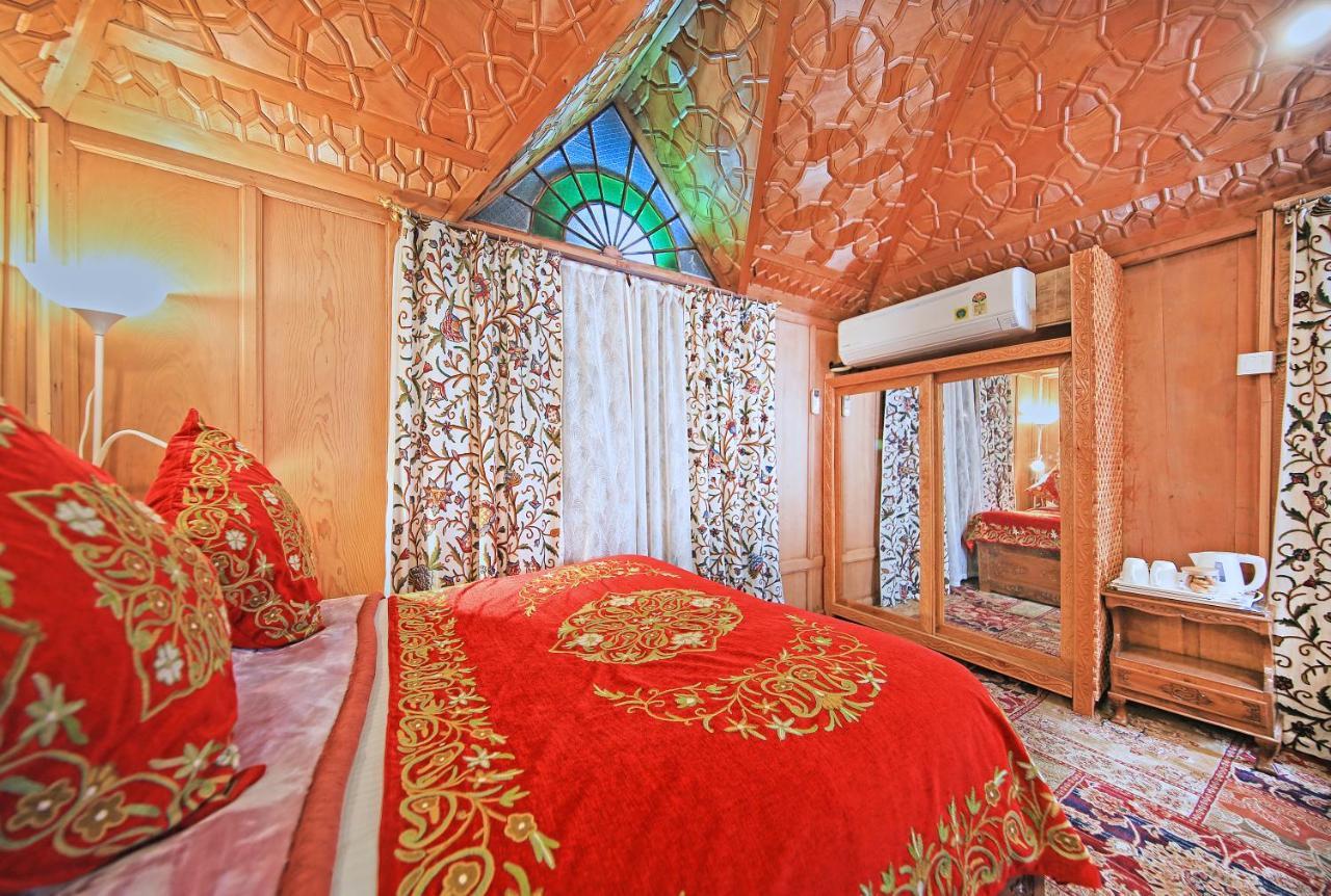 Kolu Group Of Houseboats Hotel Srinagar  Exterior photo