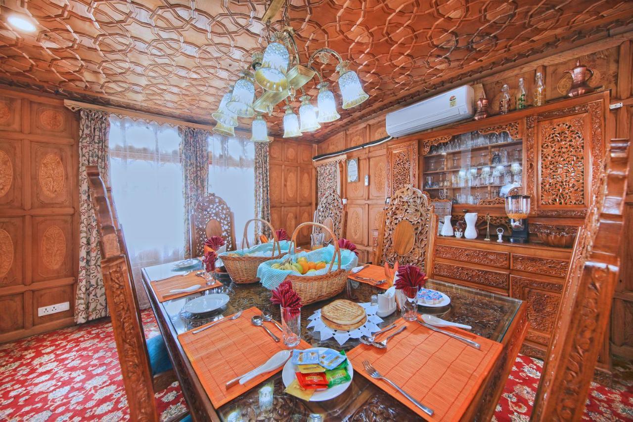 Kolu Group Of Houseboats Hotel Srinagar  Exterior photo