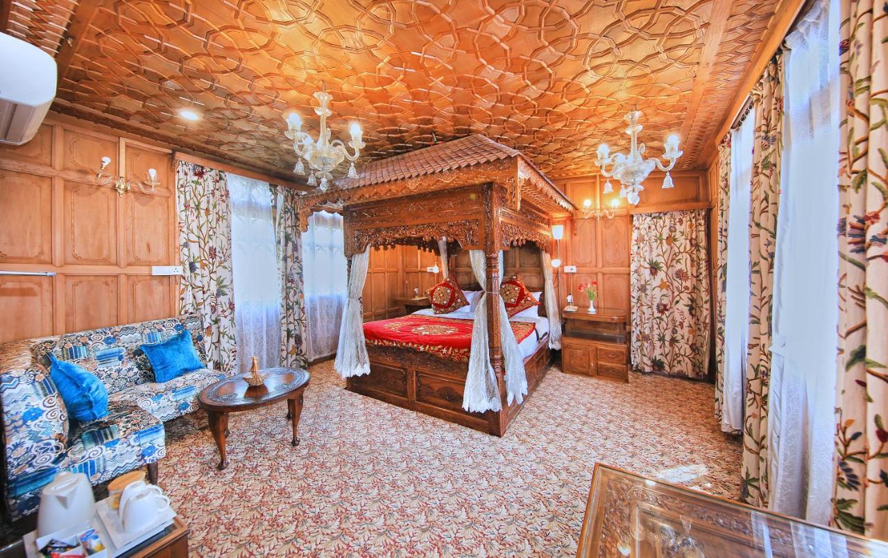 Kolu Group Of Houseboats Hotel Srinagar  Exterior photo